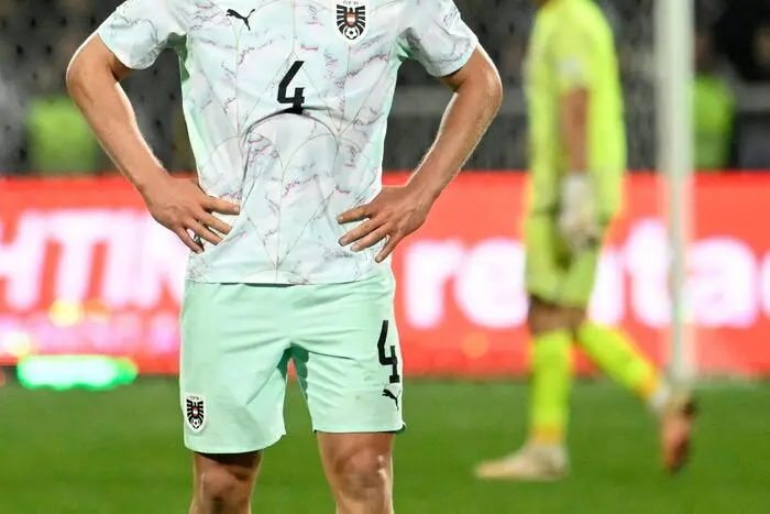Durfte sich bei seinem Torhüter bedanken, dass sein misslungener Rückpass in Hälfte eins kein Gegentor zur Folge hatte. Gegen den Ball wie immer stark, mit dem Ball ausbaufähig.
