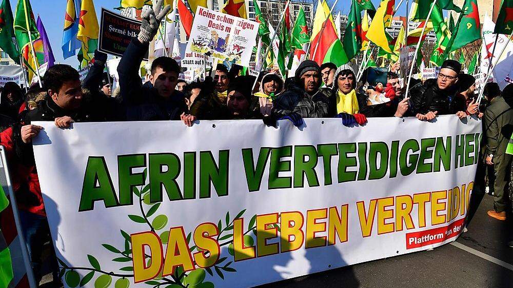 Demonstrationen wegen Afrin - und jetzt vermutlich Brandanschlag