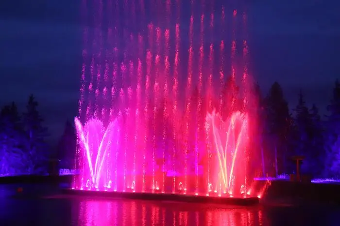 Die Wassershow im Bergsee zog viele Blicke auf sich