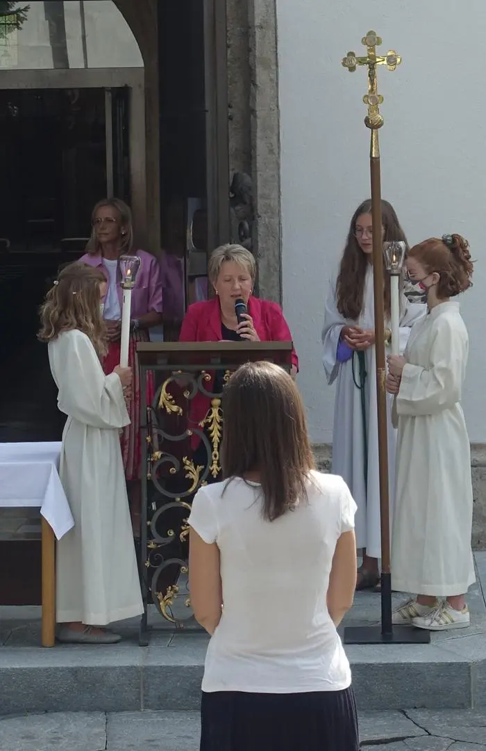 Mädchen ministrieren, Frauen tragen als Laien auch eine Lesepredigt vor