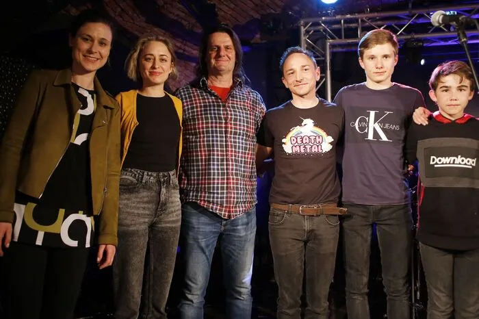 Thaïs-Bernarda Bauer, Johanna Seitinger, Reinold Bernard, David Lipp mit Jungmusikern.