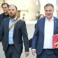 SPÖ-Bundesgeschäftsführer Klaus Seltenheim und SPÖ-Bundesparteivorsitzender Andreas Babler