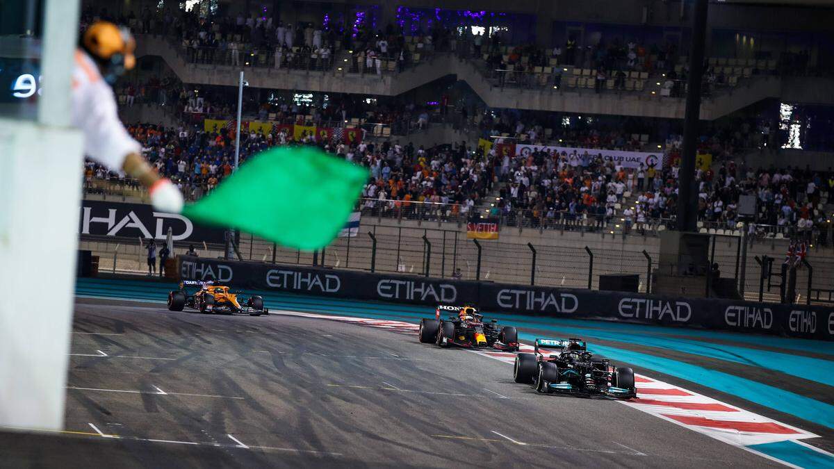 Grüne Flagge, die Jagd beginnt. Abu Dhabi 2021