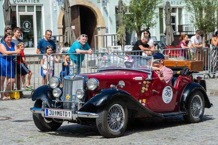Von Weiz ausgehend, führte diese zweitägige Oldtimer-Genusstour mit etwa 350 Kilometer und zahlreichen Sonderprüfungen zu zehn Genuss-Stationen von der Ost- in die Weststeiermark.