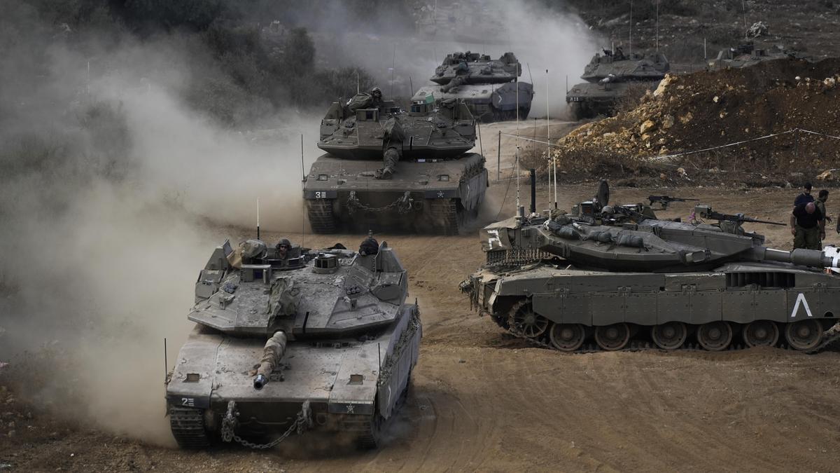 Israelische Panzer auf einem Übungsgelände nahe der israelisch-libanesischen Grenze