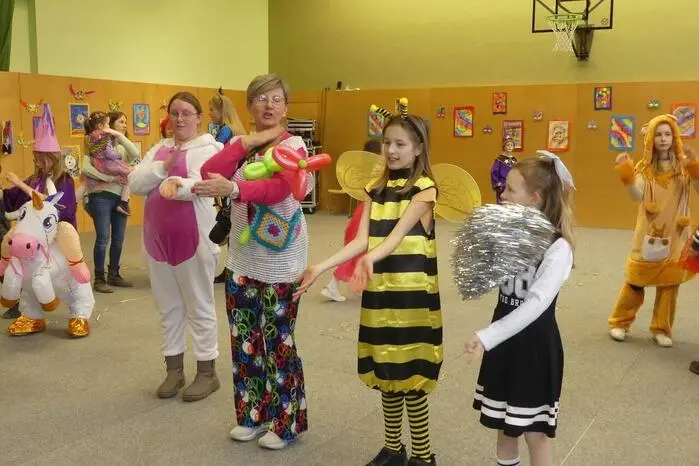 Veranstaltet von den Kinderfreunden Fischbach, gab es ein Stelldichein von Riesendino, Prinzessinnen, Marienkäfern, Clowns und vielem mehr. 