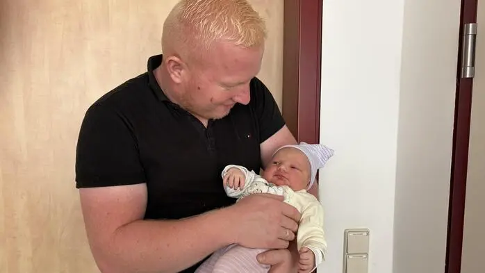 Stolz präsentiert Benjamin Mehic aus Bruck Minella, die am 23. Juli mit 4075 Gramm zur Welt kam. Freudig erwartet wurde sie nicht nur von Mama Alma, sondern auch von Ibrahim (3).