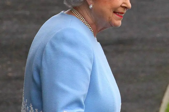 Bis ins Detail sind die Hüte und die Kleidung der Monarchin aufeinander abgestimmt, so wie hier 2013 in Ascot.