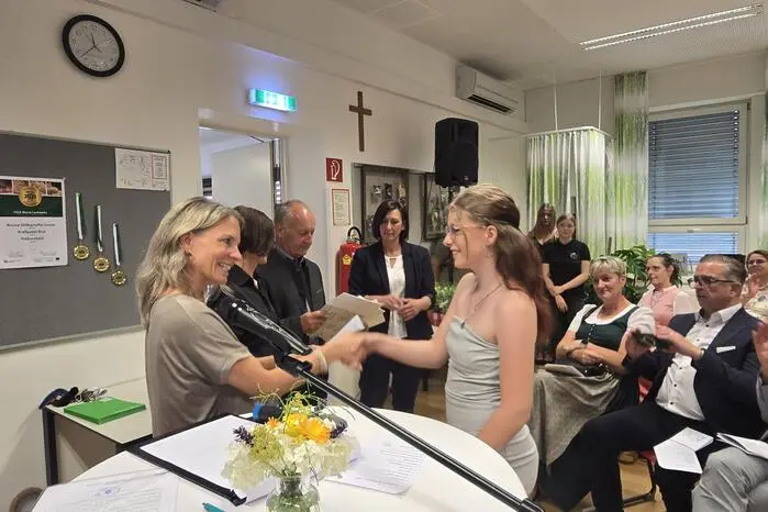 Diese wurden vom Obmann der Landwirtschaftskammer, Werner Pressler, überreicht.