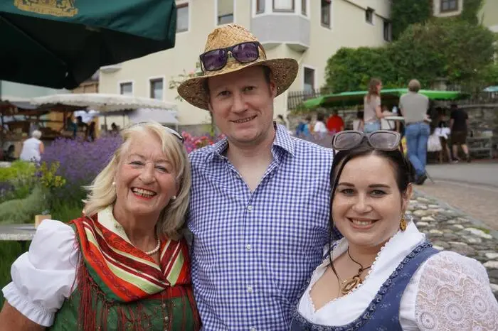 Klicken Sie sich bitte durch die weiteren Bilder der Fotoserie!