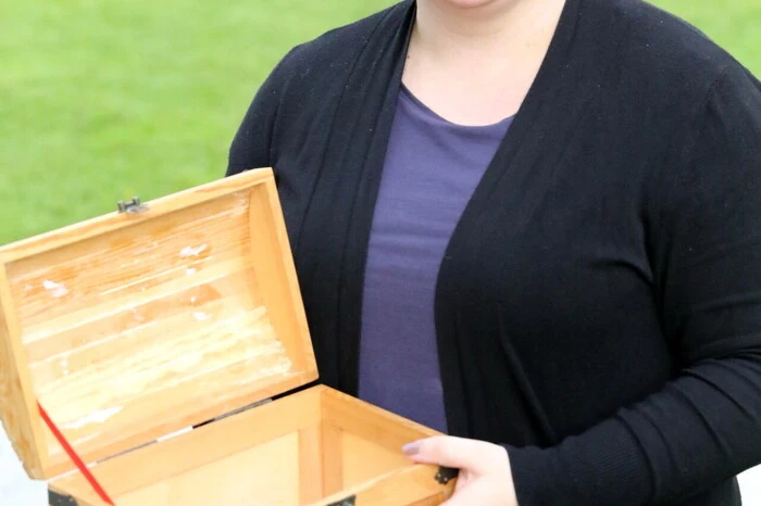 Auch wenn sich die Anzahl der jungen Teilnehmer in Grenzen hielt: Gespannt lauschten die Kleinen beim Rundgang den Ausführungen von Tamara Heilinger (Foto).