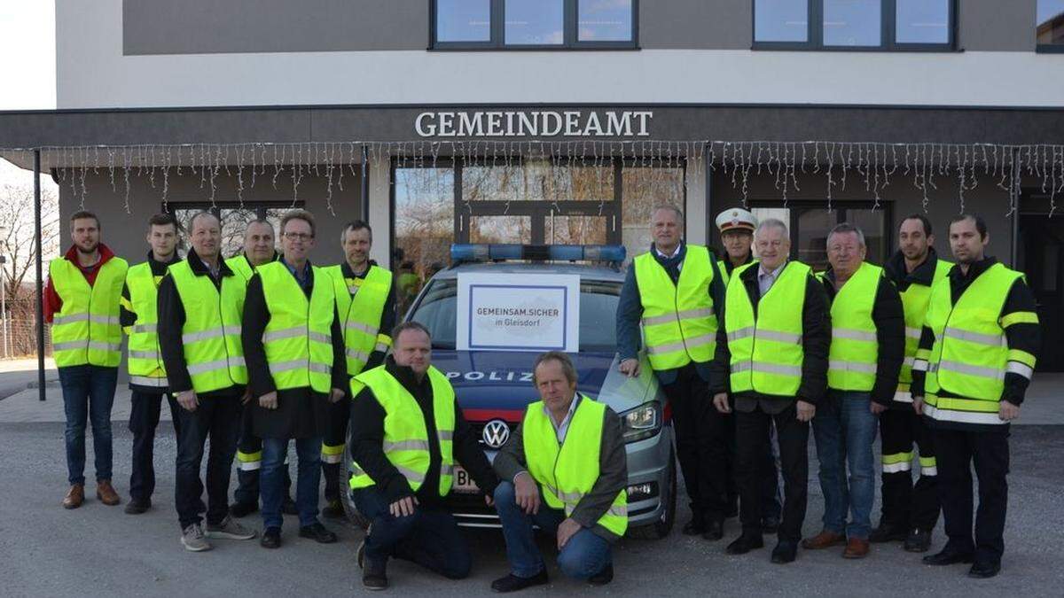 Blaulichtorganisationen rund um Gleisdorf vergeben gratis Warnwesten an Radfahrer, Fußgänger oder im Rahmen eines Einsatzes