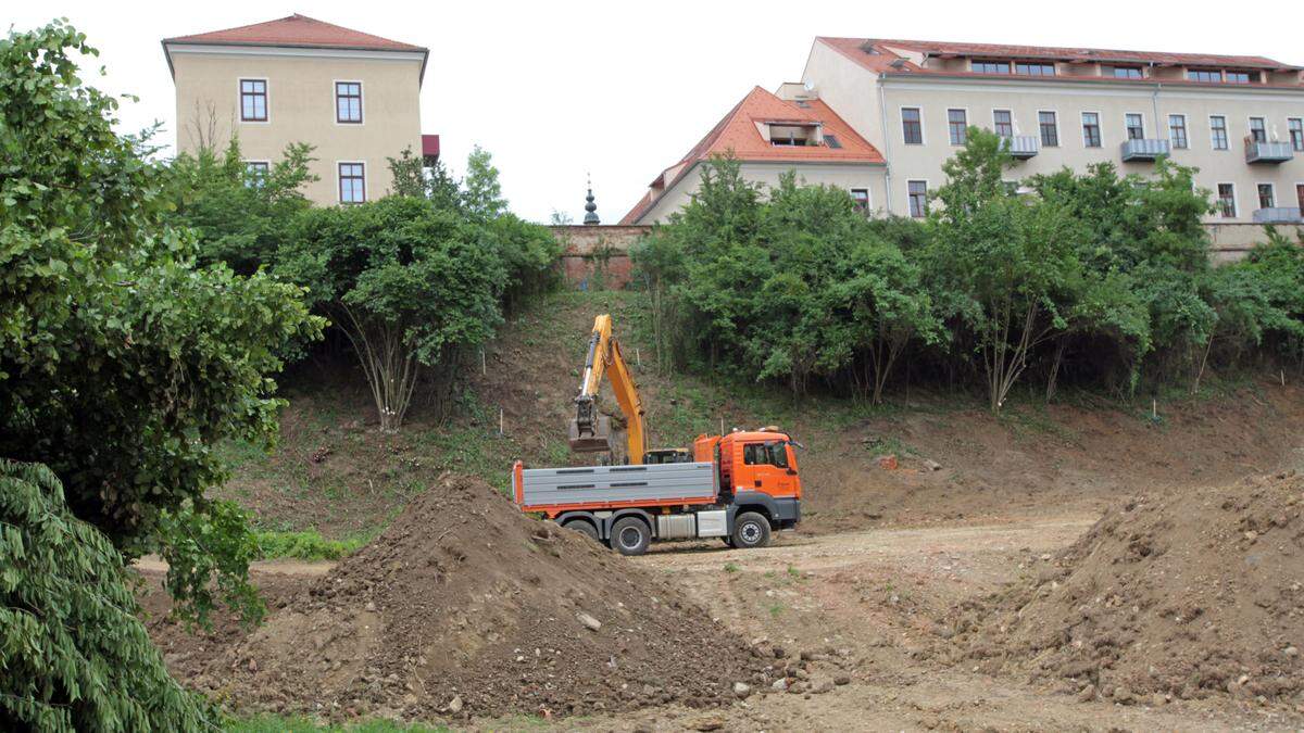 In Fürstenfeld müssen Tiere und Pflanzen einem Parkplatz weichen