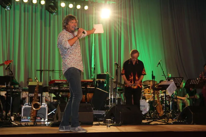 Moderiert wurde die Show von Hannes Lindsberger.