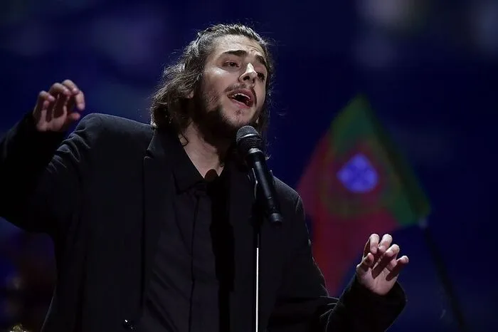 Geboren wurde Salvador Sobral am 28. Dezember 1989 als  Spross einer Adelsfamilie in Lissabon.