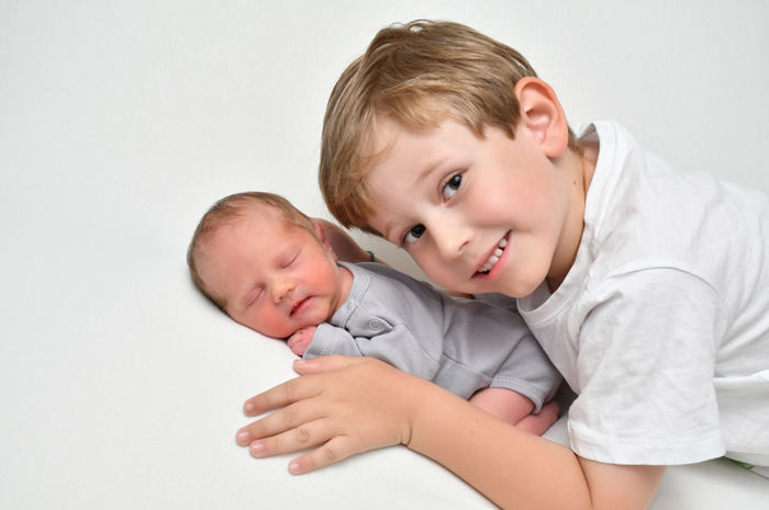 „Hurra, ich habe einen kleinen Bruder!“, freut sich der stolze Simon. Lucas (2700 g, 48 cm) erblickte am 11. Juli um 21.55 Uhr im Klinikum Klagenfurt das Licht der Welt. Die Eltern Claudia und Christian Mairitsch freuen sich sehr und haben die Wiege für Lucas in Gallizien aufgestellt. 
