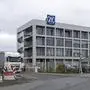 Dielingen, Deutschland 05. November 2021: Der Autozulieferer ZF will bis zu 15.000 Stellen streichen. Im Bild das Werk von der ZF Friedrichshafen AG in Dielingen. Mit dem Logo des Unternehmens. ZF Friedrichshafen AG NRW *** Dielingen, Germany 05 November 2021 The automotive supplier ZF wants to cut up to 15,000 jobs In the picture the ZF Friedrichshafen AG plant in Dielingen With the logo of the company ZF Friedrichshafen AG NRW Copyright: xFotostandx/xHavergox 