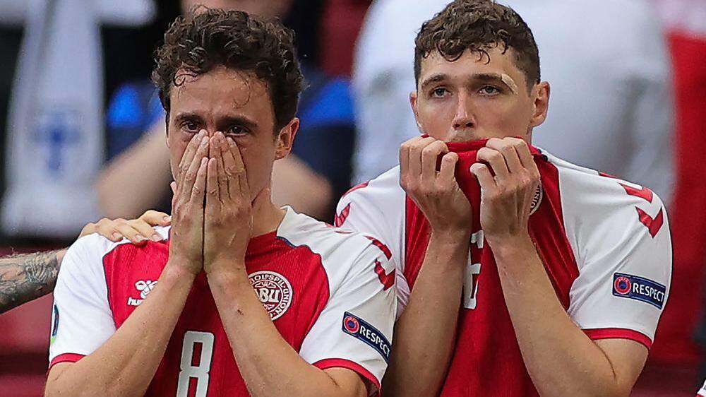 Dänemarks Spieler waren vom Zusammenbruch ihres Teamkollegen sichtlich betroffen.