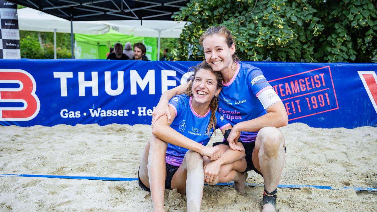 Antonia Missethan (l.) und Julia Rauch (r.) sind seit 2021 ein unschlagbares Damen-Duo im Sand