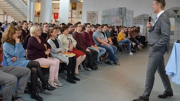 Nach der Diskussion im Borg führte Dieter Kandlhofer gestern am Abend in Birkfeld eine öffentliche