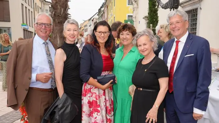 Reinhart Rohr, Gaby Schaunig, Sara Schaar, Ulrike Wehr, Angelica Ladurner und Peter Kaiser