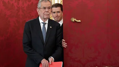 Bundespräsident Van der Bellen beauftragt VP-Chef Sebastian Kurz mit der Bildung einer Regierung 