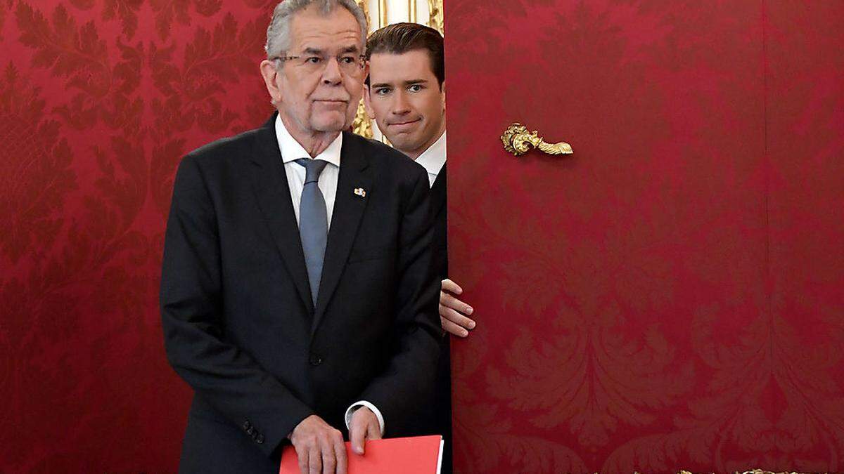 Bundespräsident Van der Bellen beauftragt VP-Chef Sebastian Kurz mit der Bildung einer Regierung 