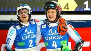 ABD0115_20250128 - SCHLADMING - ÖSTERREICH: (v.l.) Henrik Kristoffersen (NOR) und Alexander Steen Olsen (NOR) nach dem 2. Durchgang im Ziel des Riesentorlaufs der Männer am Dienstag, 28. Jänner 2025, in Schladming. - FOTO: APA/GEORG HOCHMUTH