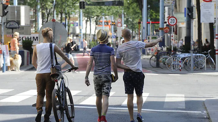 In Begegnungszonen haben Fußgänger und Radfahrer Vorrang