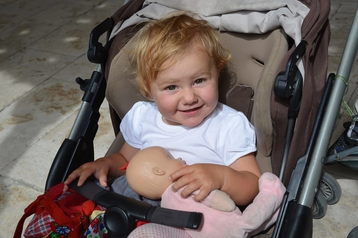 Der Grund: In puncto Geburtstermin hatte keiner Olivia gefragt. Diese aufregende Hausgeburt ist eineinhalb Jahre her. Und die junge Dame ist bis heute eine Lebendige.