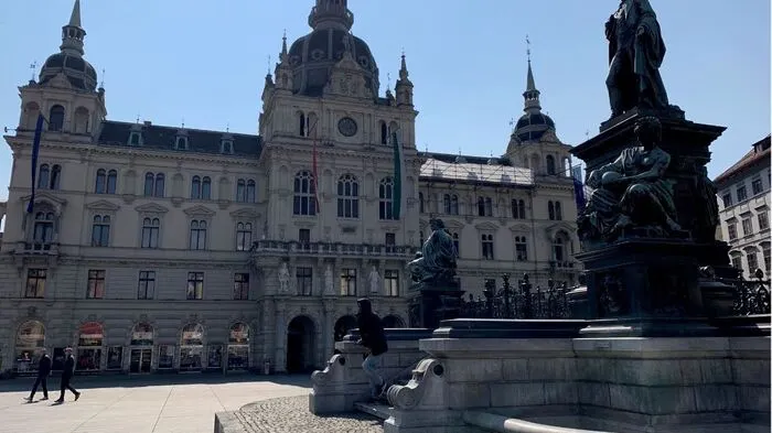 Auf dem Hauptplatz war am Karfreitag beim Lokalaugenschein um die Mittagszeit keine einzige Stadttaube zu sehen.