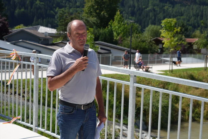 Herbert Mandler von der zuständigen Abteilung des Landes berichtet über den Hochwasserschutz am Riegerbach.