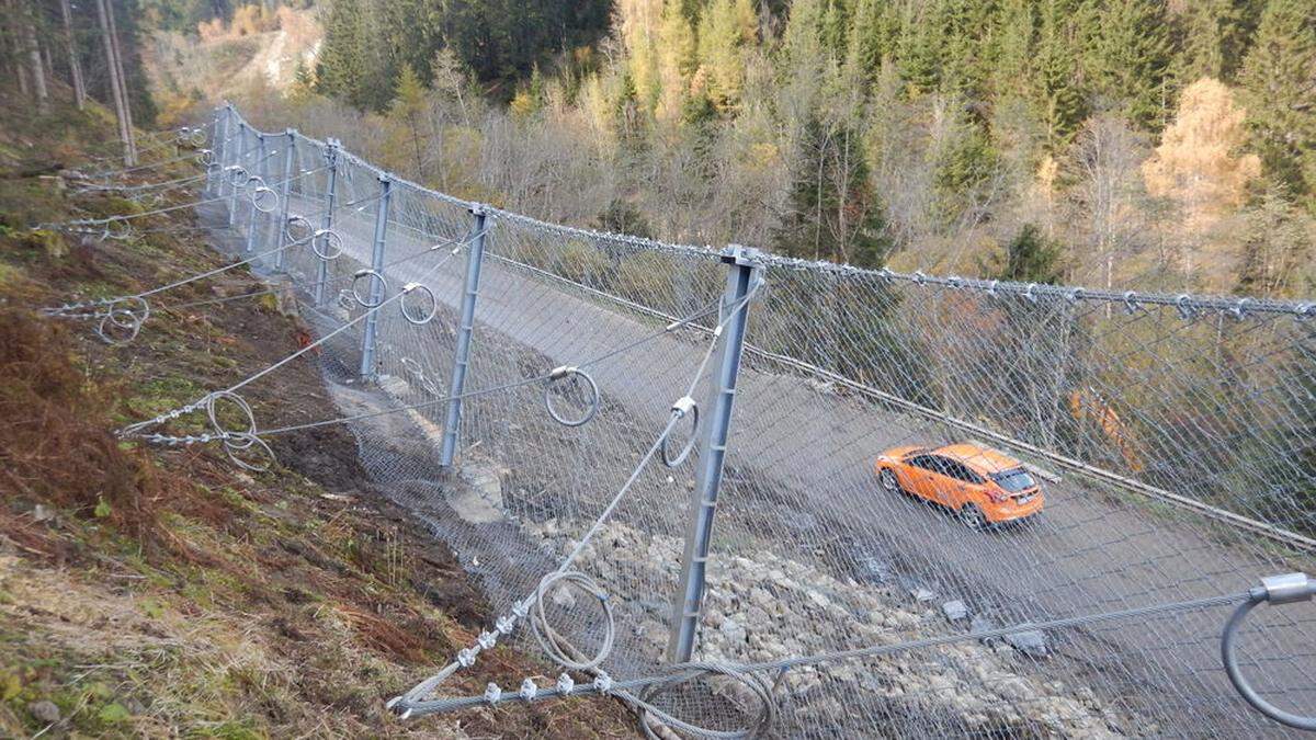 Die Straße wurde mit Barrieren gesichert