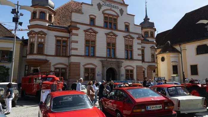 Am Samstag, dem 25. April, fand am Hartberger Hauptplatz das beliebte Oldtimer-Frühstückstreffen in Kooperation mit den Oldtimer-Freunden St. Johann in der Haide statt.