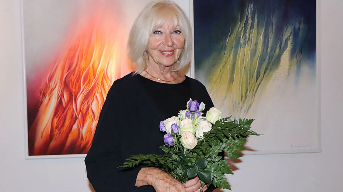 Johanna Sadounig eröffnete die Vernissage im Amthof und stellte die Werke ihrer Schützlinge vor