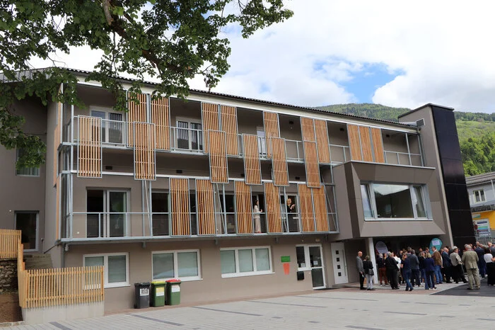 Was kann man sich unter einem Kompetenzzentrum für Regionalentwicklung konkret vorstellen?  Die Tourismusregion Millstätter See- Bad Kleinkirchheim Nockberge hat mit der Nockregion Oberkärnten einen gemeinsamen Standort gegründet. Ziel ist es, Synergien zu nutzen und den regionalen Lebensraum zu stärken, indem gemeinsame Projekte erarbeitet werden. Dass sich eine Tourismus- und eine Lebensraum-Managementorganisation zu einem Kompetenzzentrum zusammenfügen und künftig neben den eigenen Agenden auch gemeinsam Ziele für eine nachhaltige Regionalentwicklung definieren wollen, ist einzigartig für Österreich und ein Vorzeigeprojekt für Kärnten.