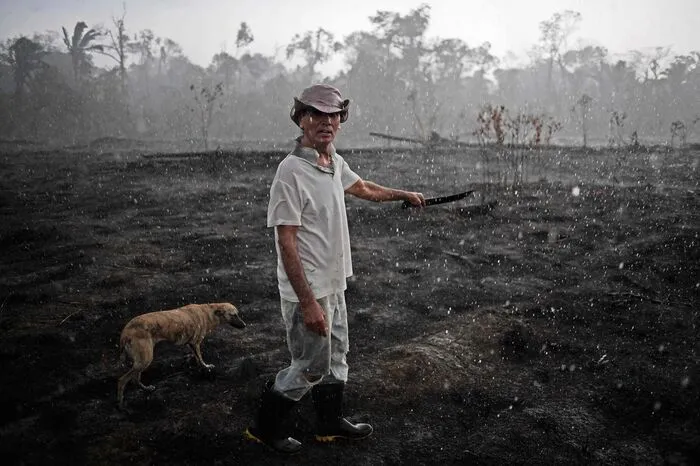 Die Bevölkerung sowie Zehntausende Soldaten versuchen, die verheerenden Waldbrände im Amazonasbecken einzudämmen.