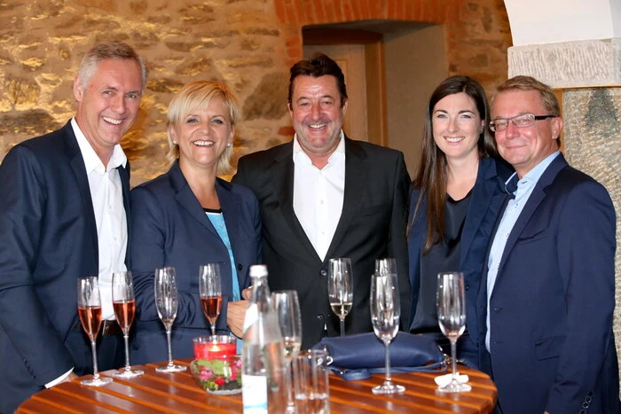 An die 100 Weinliebhaber hatten sich Richtung Weingut Burg Taggenbrunn aufgemacht, um den Spitzenjahrgang 2015 zu verkosten.