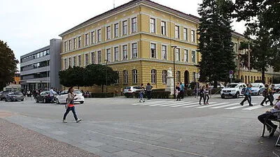 Die Volksschule in St. Veit wurde vor einigen Jahren generalsaniert und auf den Ganztagsbetrieb ausgerichtet