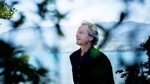 Beileibe keine „stromlinienförmige Karriere“: Franz Welser-Möst an seinem Sommersitz am Attersee 	 