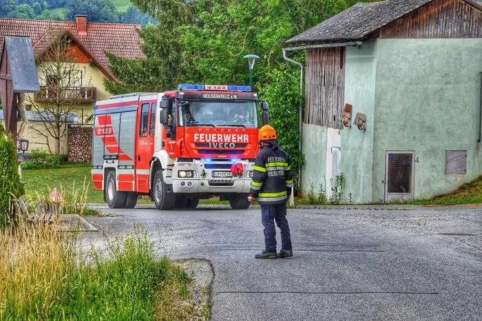 Die Feuerwehr Heiligenkreuz übt regelmäßig unter realen Bedingungen.