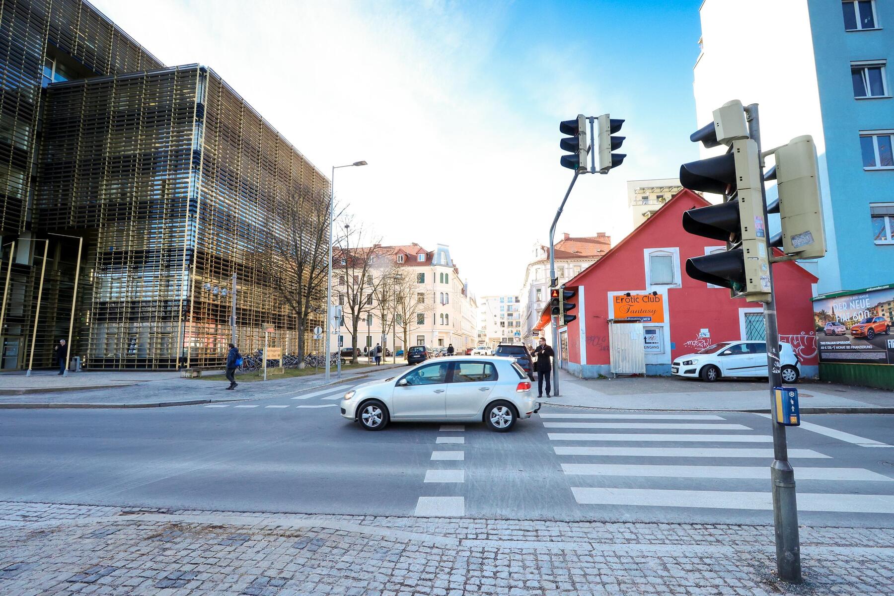 Grazer Grieskai: Motorradfahrer (39) nach Kollisio