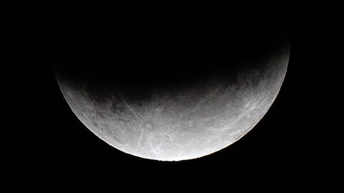 Nur partielle Sicht auf die partielle Mondfinsternis gab es in der Nacht auf Mittwoch in Wien. Zu Beginn der Verdunkelung um 22.01 Uhr störten dort noch Wolken die Sicht auf das astronomische Schattenspiel.