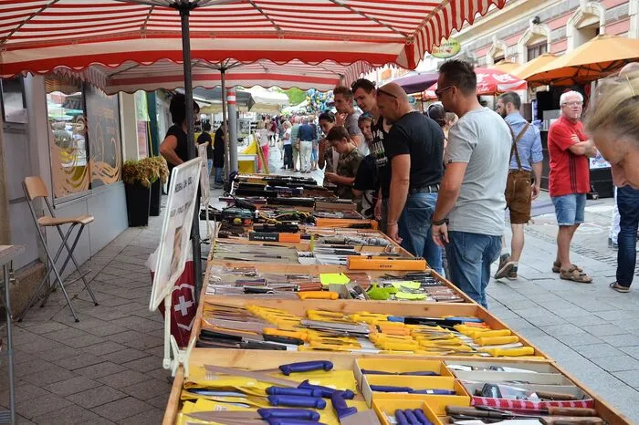 ... auf Schnäppchenjagd gehen und Verkaufsstände durchforsten.