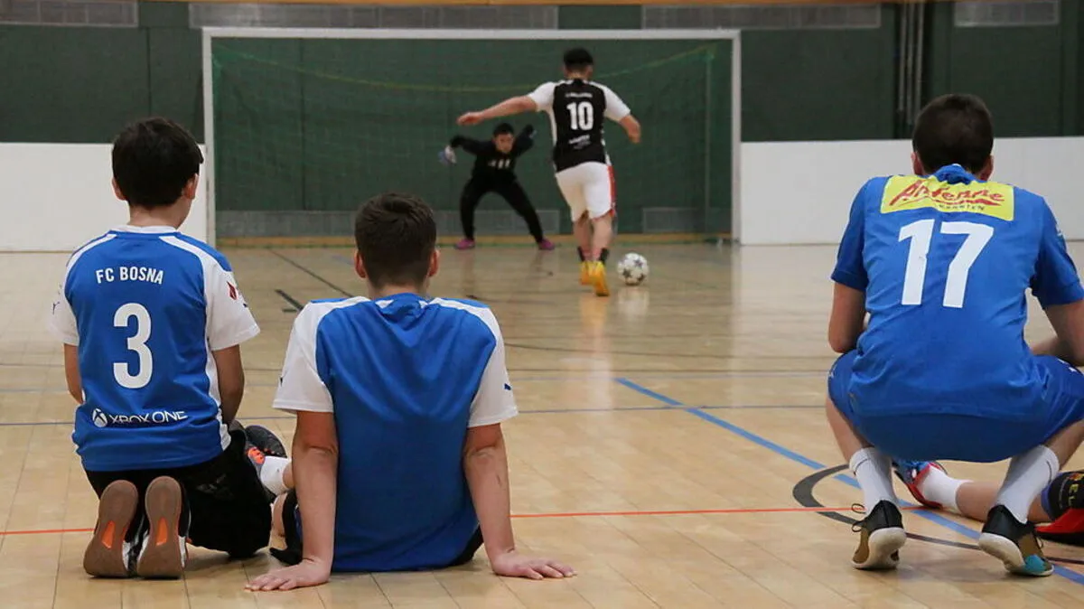 Die Katholische Jugend beim Fußballspielen