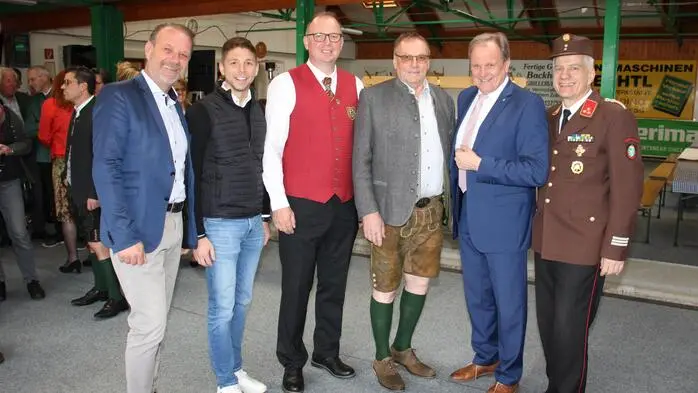 Mit über 100 Gästen – darunter Familie, Freunde, Vereinsmitglieder und langjährige Weggefährten – feierte Karl Hussler in der ESV-Halle St.Johann ob Hohenburg (Gemeinde Söding-St. Johann) seinen 70. Geburtstag.