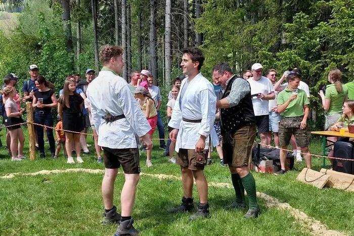 Beim traditionellen Ringen sind nicht nur Schnelligkeit, sondern auch Kraft, Geschicklichkeit und Körperspannung gefragt.