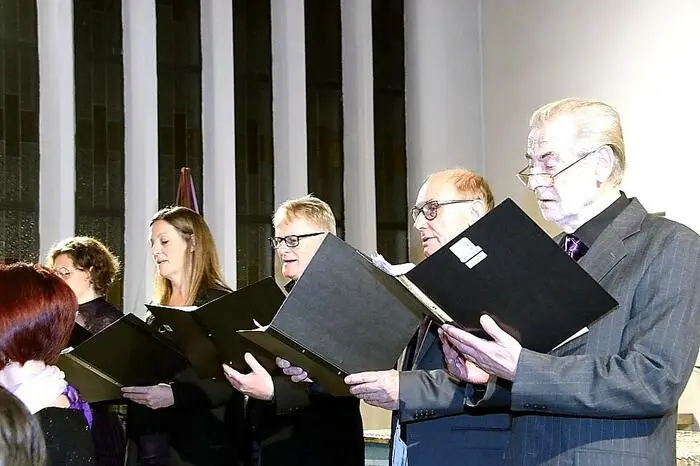 So auch heuer wieder am dritten Adventsonntag. Und Tradition hat es auch, dass dazu musikalische Gäste geladen werden. Heuer waren es Martin Berger an der Orgel und das Streichquartett des Kammerorchesters Lipizzanerheimat.