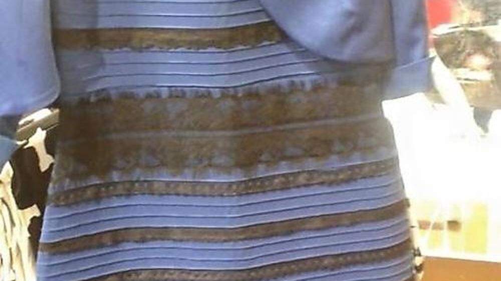 Die Farben dieses Kleides spaltet das Internet