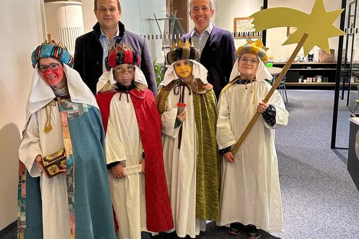In Mureck besuchten die Sternsinger auch Bürgermeister Klaus Strein und Amtsleiter Karl Reisenhofer
